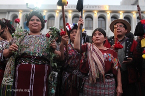 Organizadores de Cumbre Indígena buscan apoyo del gobierno genocida de Guatemala