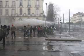 Nantes, Francia: Reprimen marcha multitudinaria contra aeropuerto
