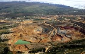 Laconsigna de El Comercio: “Sí a la minería. No a la educación”